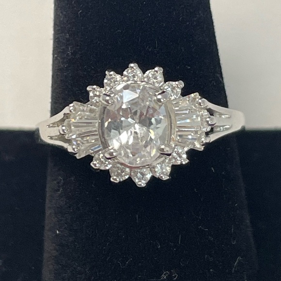 Large flower cut cubic zirconia ring with baguette cz surround. Size 10 - Picture 1 of 9